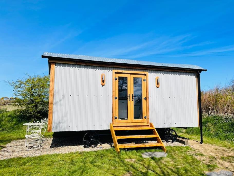 The Hut@Trefechan Wen - Coastal Coziness! Goodwick Exterior photo