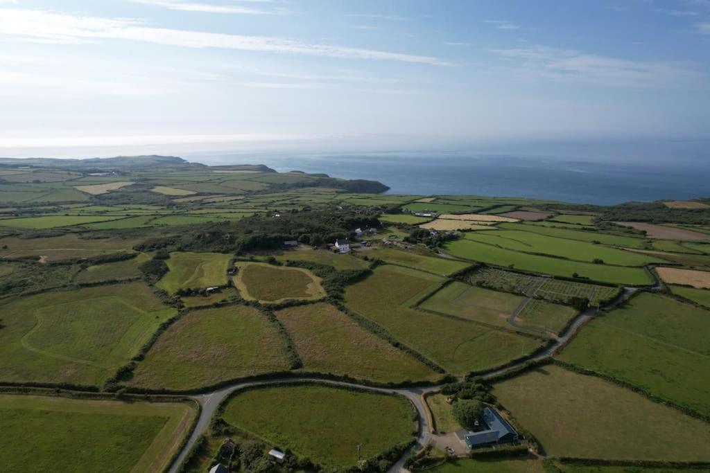 The Hut@Trefechan Wen - Coastal Coziness! Goodwick Exterior photo