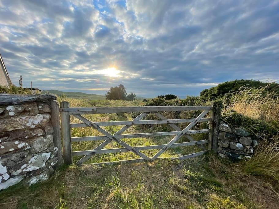 The Hut@Trefechan Wen - Coastal Coziness! Goodwick Exterior photo